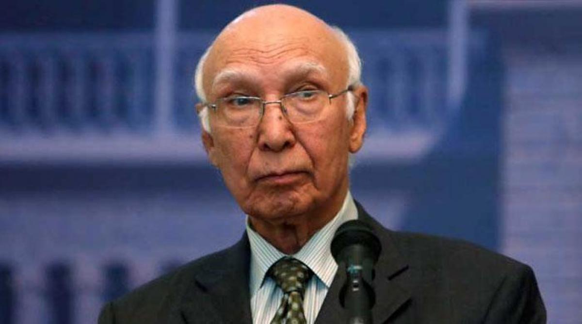 Sartaj Aziz hints at defusing tensions during India visit